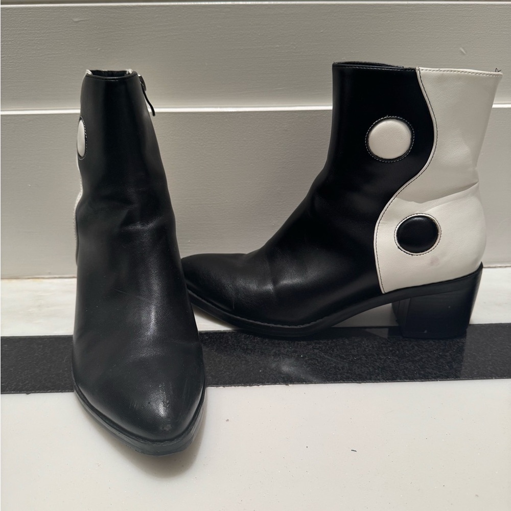 MCLC Y2K Black and White Ankle Boots Size 8